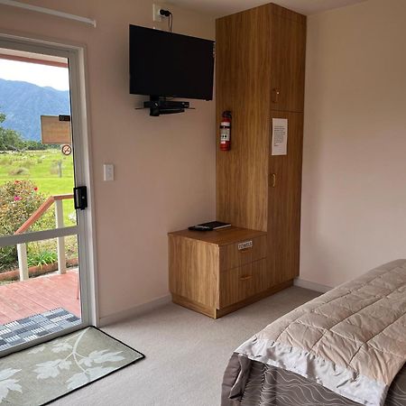 Carrickfergus Cottage Unit 1 Harihari 외부 사진