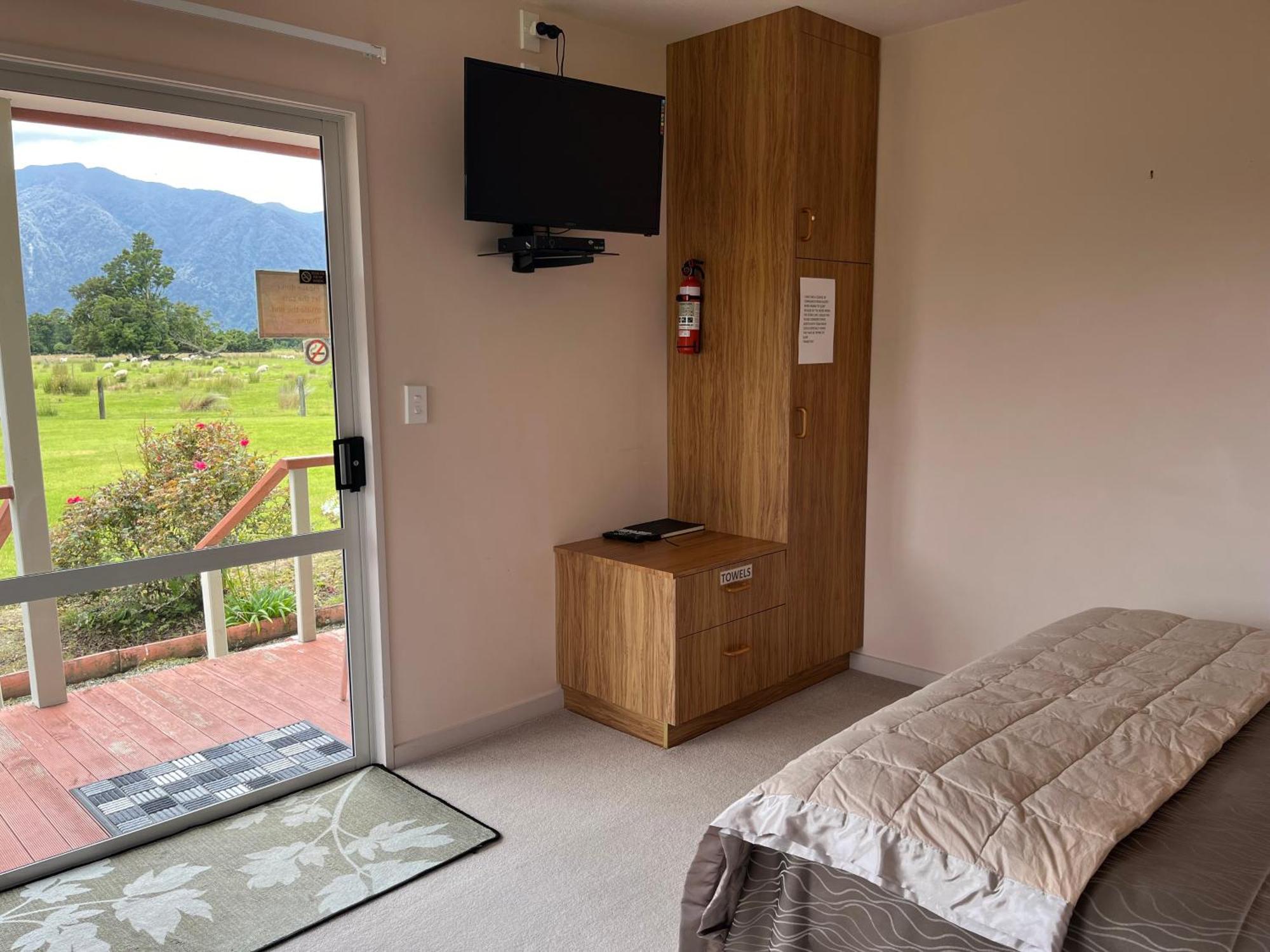 Carrickfergus Cottage Unit 1 Harihari 외부 사진